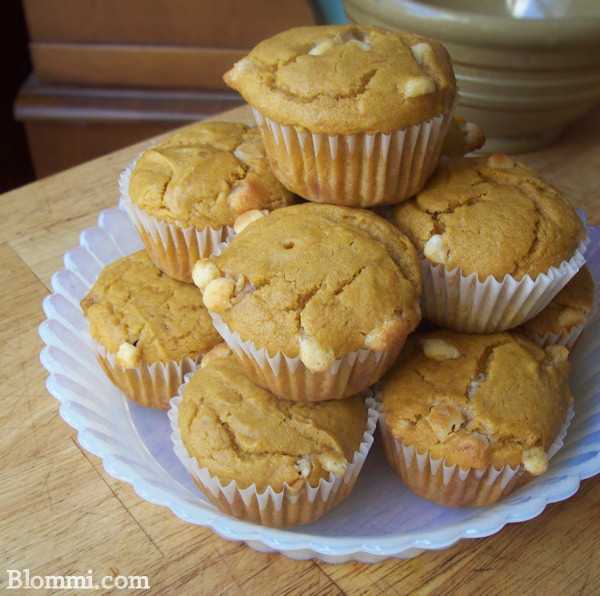 Pumpkin-and-white-chocolate-muffins