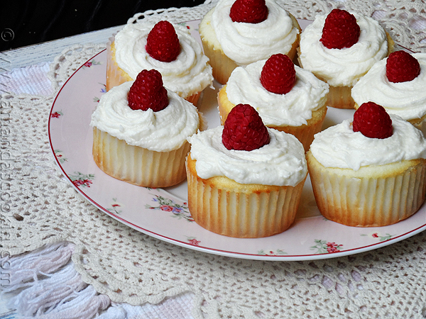 raspberry-cupcakes-7